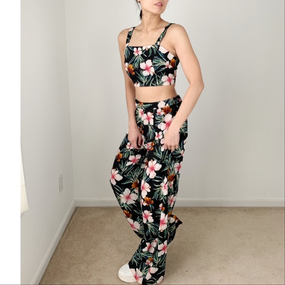 HAWAIIAN FLORAL PRINT TOP WITH FLARE PANTS SET - 2 PIECE - Picture 10 of 12